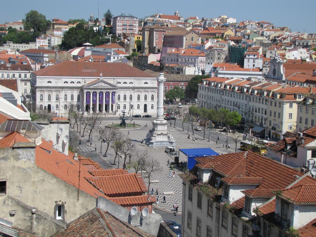 Remodeled Historic Apartment In Bairro Alto Lisbon Luaran gambar