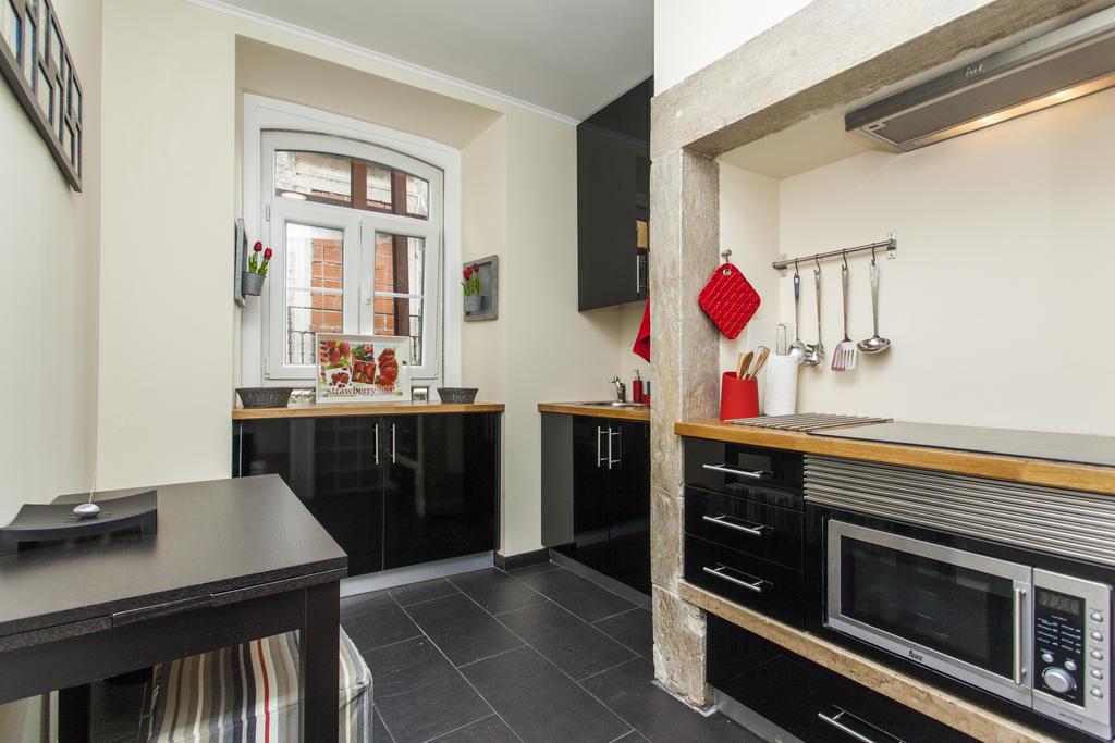 Remodeled Historic Apartment In Bairro Alto Lisbon Bilik gambar